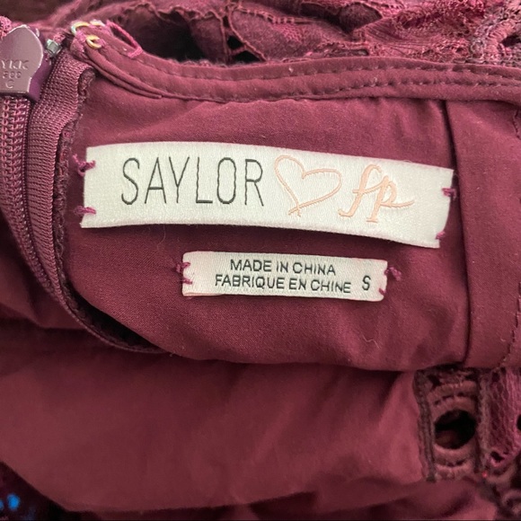 Free People X Saylor Burgundy Cherie Bodycon Lace Mini Dress Sz S MISSING BUTTON - Picture 3 of 11